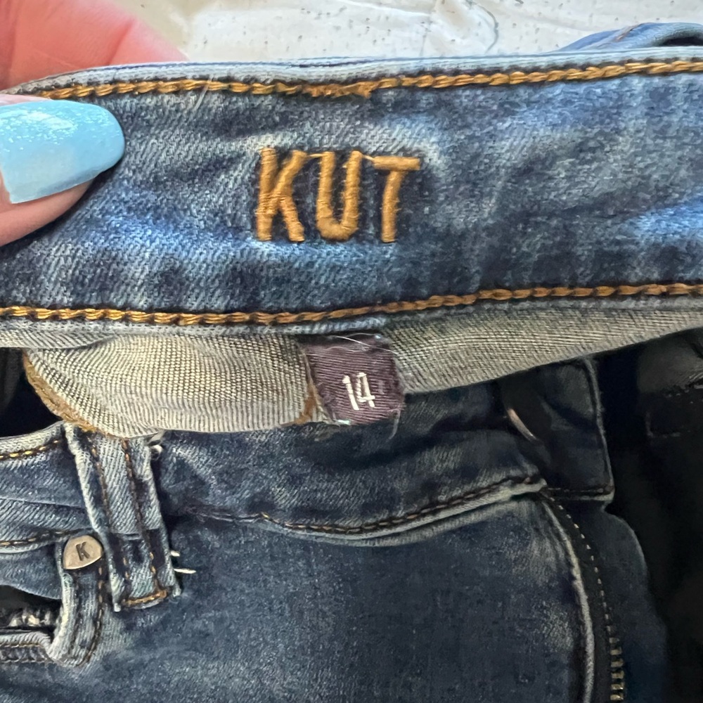 Kut from the Kloth Dark Blue Skinny Jeans with Gold Stitching size 14 $10